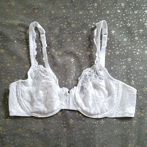 BALI White Lacy Bralette